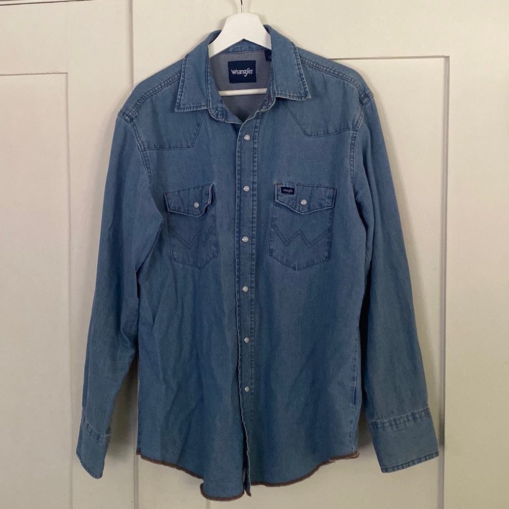 WRANGLER COWBOY CUT LONG SLEEVE WESTERN DENIM SNAP WORK SHIRT IN STONEWASH